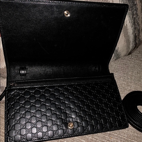 Black Gucci Guccissima Crossbody Wallet - Picture 5 of 8